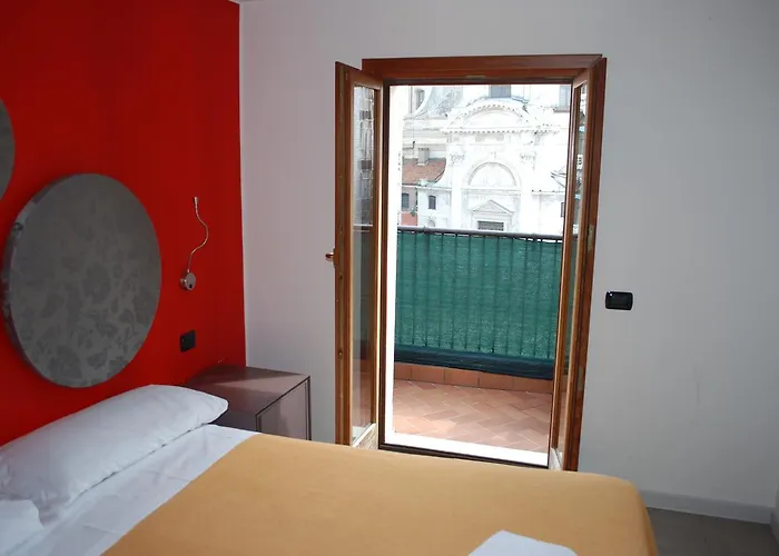 オテル サン ジェレミーア ホテル 2*