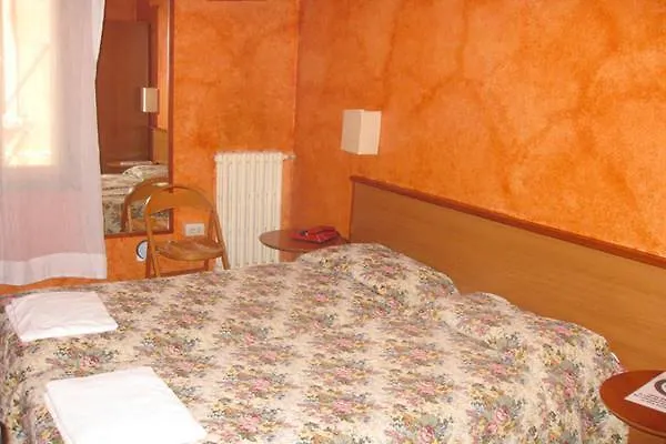 ホテル オテル サン ジェレミーア 2*